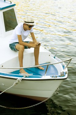 Close-up van een binoculare op de oude kaart