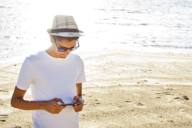 adam ile hareket eden