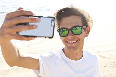 adam ile hareket eden