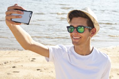 adam ile hareket eden