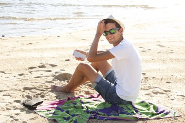 adam ile hareket eden