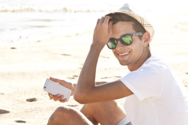 adam ile hareket eden