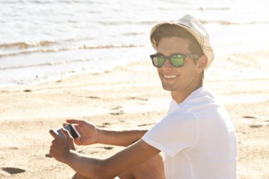 adam ile hareket eden