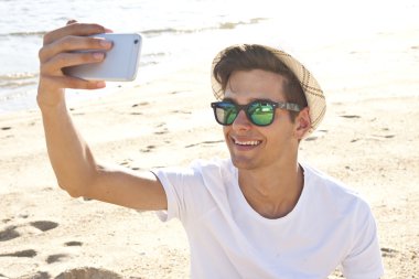 adam ile hareket eden