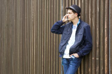 adam ile hareket eden 