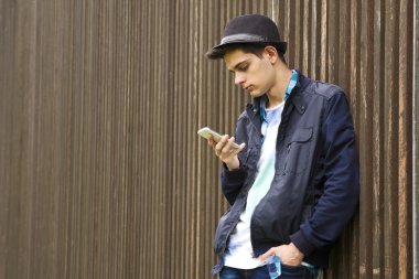 adam ile hareket eden 