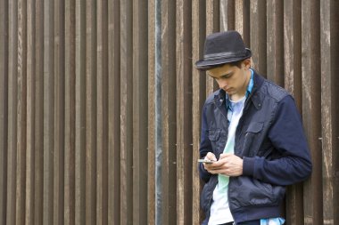 adam ile hareket eden 