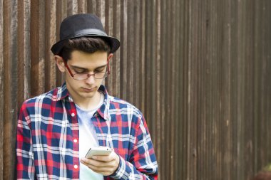 adam ile hareket eden