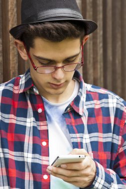 adam ile hareket eden