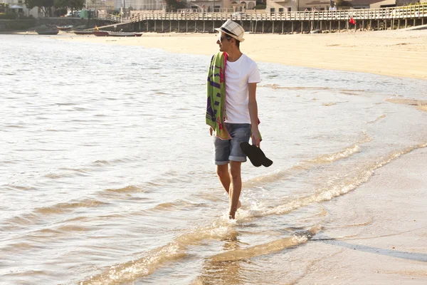 Man on the beach — Stock Photo, Image