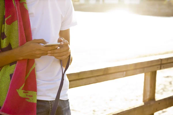 Telefoon in de handen — Stockfoto