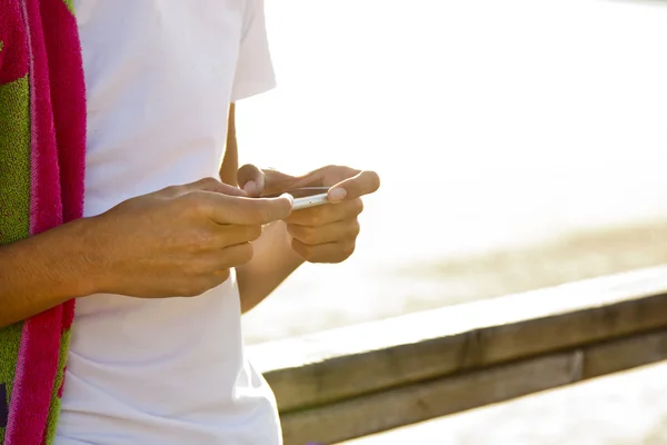 Telefoon in de handen — Stockfoto