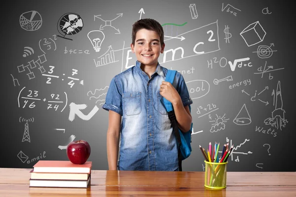 Jongen met boeken — Stockfoto