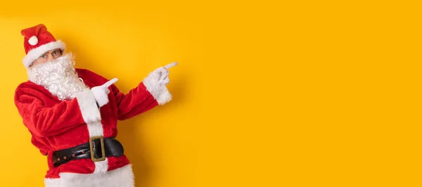 Santa Claus Izolované Pozadí Ukazující Reklamu Nebo Text — Stock fotografie