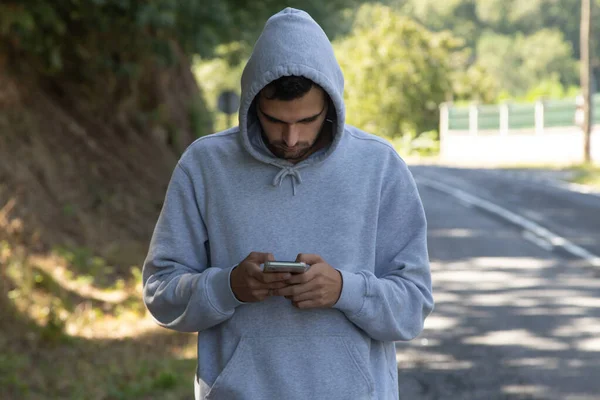 Jonge Man Sportkleding Mobiele Telefoon — Stockfoto