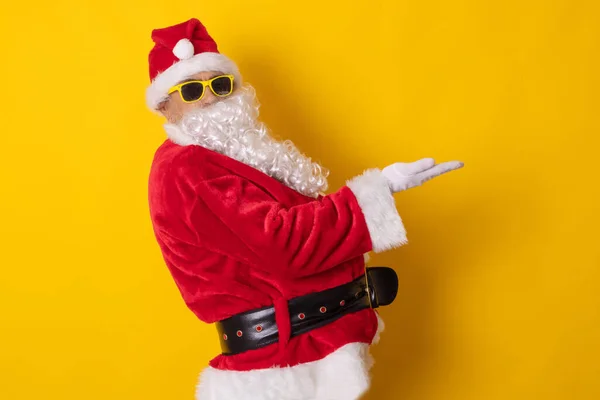 Santa Claus Isolado Fundo Apontando — Fotografia de Stock