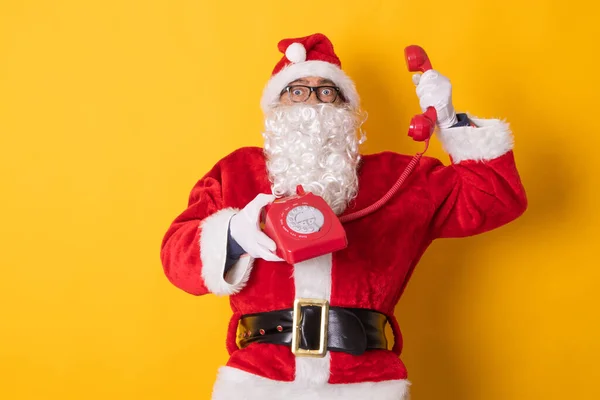 Babbo Natale Isolato Sullo Sfondo Parlando Telefono — Foto Stock