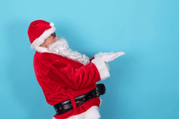 Santa Claus Apontando Isolado Segundo Plano — Fotografia de Stock