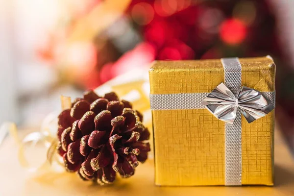 Weihnachtsgeschenk Boxen Mit Hintergrund Baum — Stockfoto