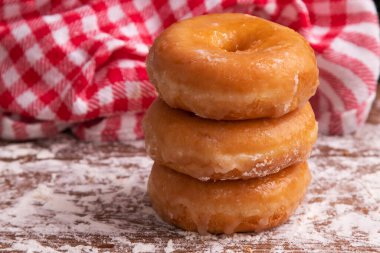 Yeni yapılmış taze doğal çörekler.