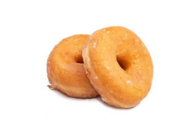 Beyaz arka planda izole edilmiş taze çörekler