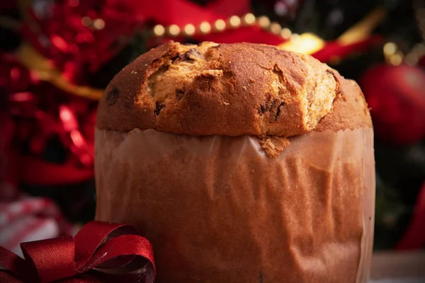 Panettone Natalizio Con Fiocco Rosso Ornamenti — Foto Stock