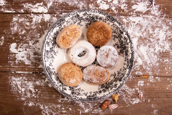 Traditionele Kerstpoeders Rustiek Hout Met Ornamenten — Stockfoto