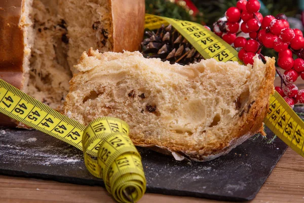 Geleneksel Noel tatlıları ve tatlıları mezurayla birlikte.