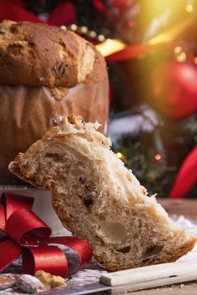 Porzione Panettone Fresco Sulla Tavola Natale — Foto Stock