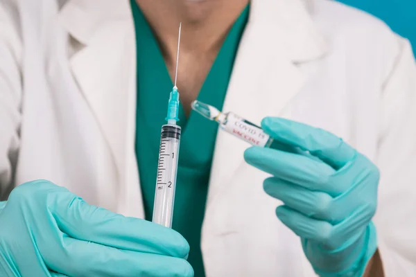 Läkare Eller Vetenskapsman Med Coronavirus Vaccin — Stockfoto