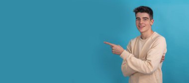 yalnız genç ya da öğrencinin işaret ettiği