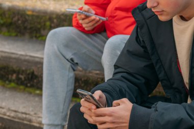 Cep telefonlu ellerin kapatılması