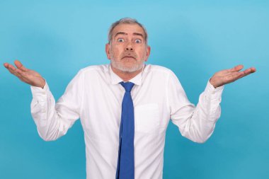 İfadeyi görmezden gelen izole iş adamı