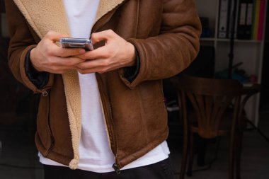 Cep telefonlu ellerin kapatılması