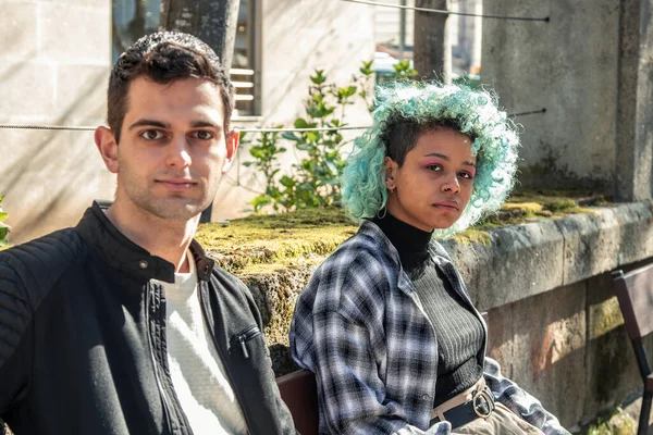 Couple Sitting Street Outdoors — Stock Photo, Image