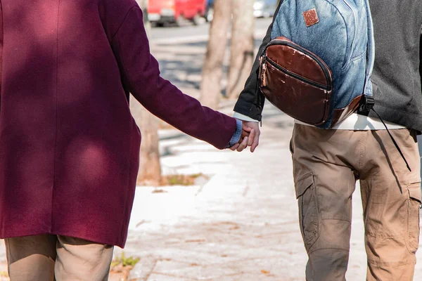 Young Interracial Couple Walking Hand Hand — Stock Photo, Image