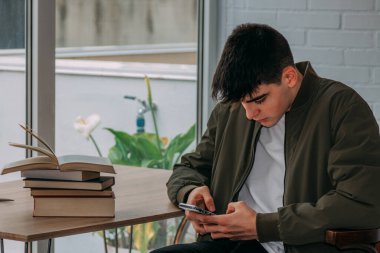 Cep telefonuyla evde öğrenci