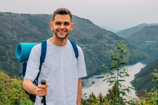 Young Man Outdoors Hiking Natural Landscape — Stock Photo, Image
