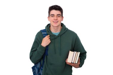 Kitapları ve sırt çantası olan öğrenci beyaza izole edilmiş.