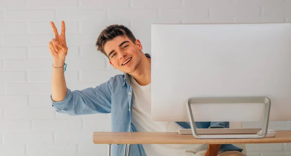 Teenager Student Success Sign Desk Computer — Photo