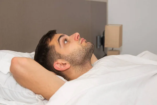 Uomo Letto Con Insonnia — Foto Stock