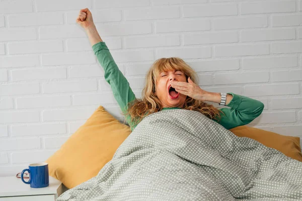 Sleepy Woman Yawning Bed Sleepiness — Stock Photo, Image
