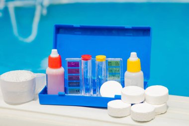 Yüzme havuzu ve banyo suyu bakımı ve temizlik seti.