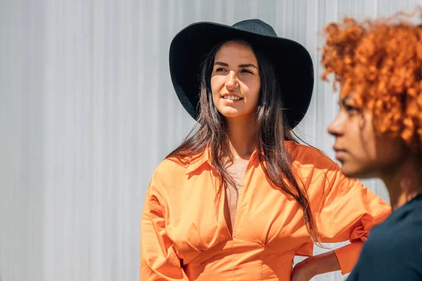 Retrato Moda Multiétnica Niñas Pareja — Foto de Stock