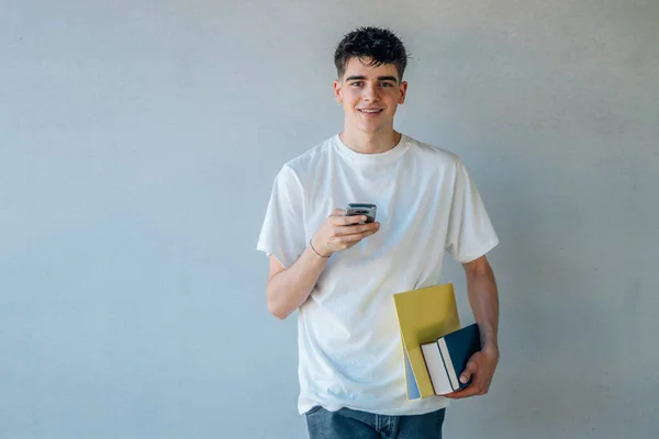 Estudante Adolescente Com Livros Telefone Celular — Fotografia de Stock