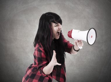 çığlık atan kız