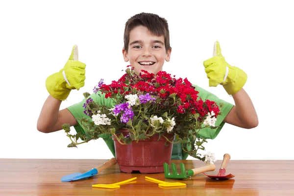Gartenarbeit, Kind okay — Stockfoto