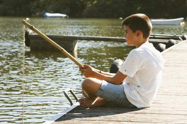 Jungen angeln — Stockfoto
