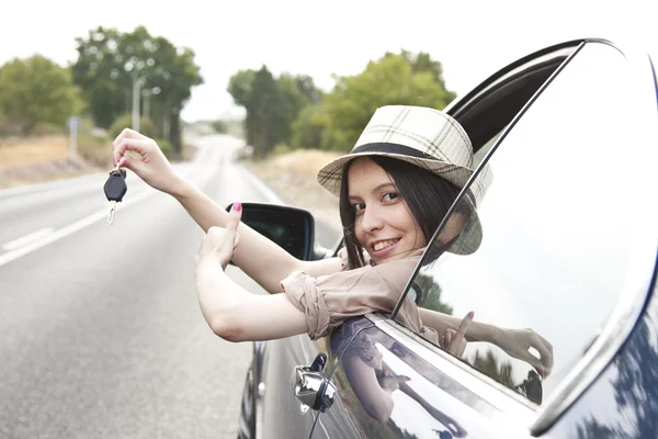 Menina um carro — Fotografia de Stock