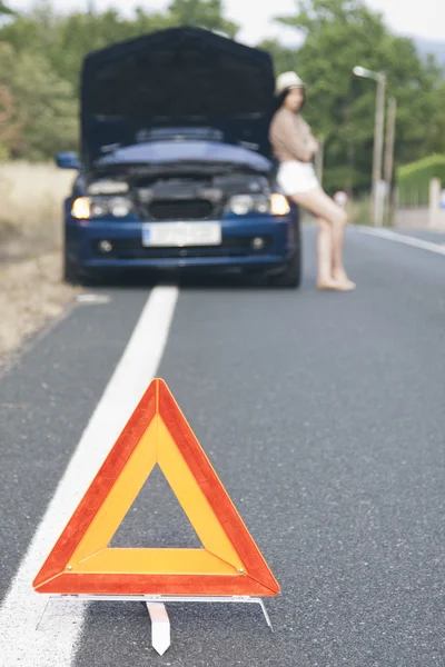 Menina um carro — Fotografia de Stock